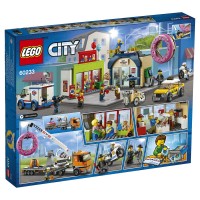 Конструктор LEGO City Town Открытие магазина по продаже пончиков 60233